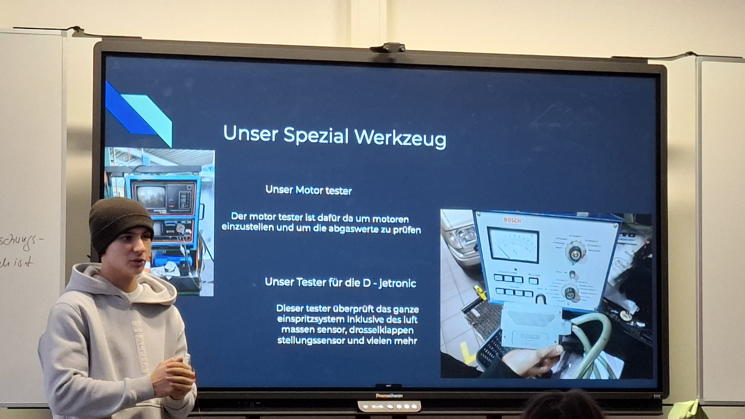 Als Kraftfahrzeugmechatronikerin oder Kraftfahrzeugmechatroniker wartest, reparierst und diagnostizierst du Fahrzeuge und ihre Systeme.