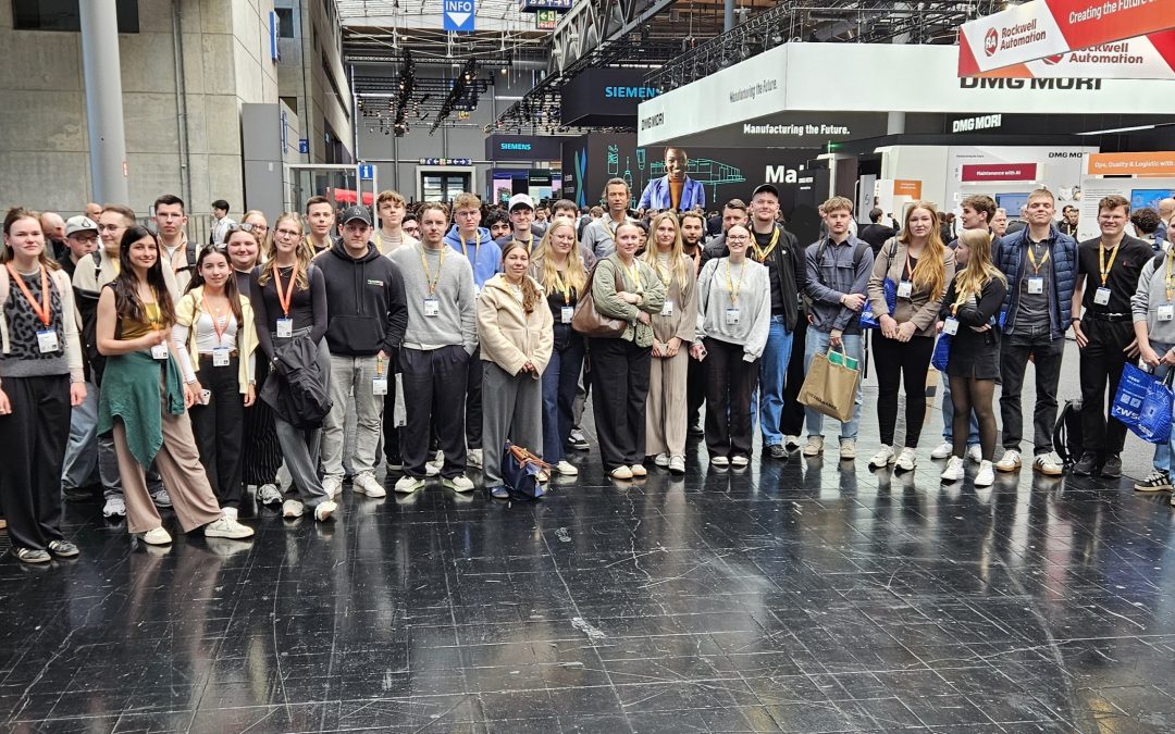 Theorie zum Anfassen: Industriekaufleute auf der Hannover Messe